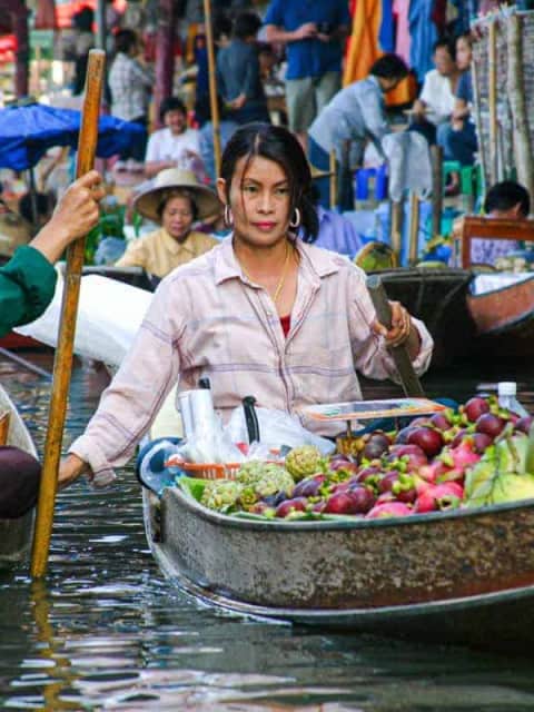 Damnoen saduak floating market