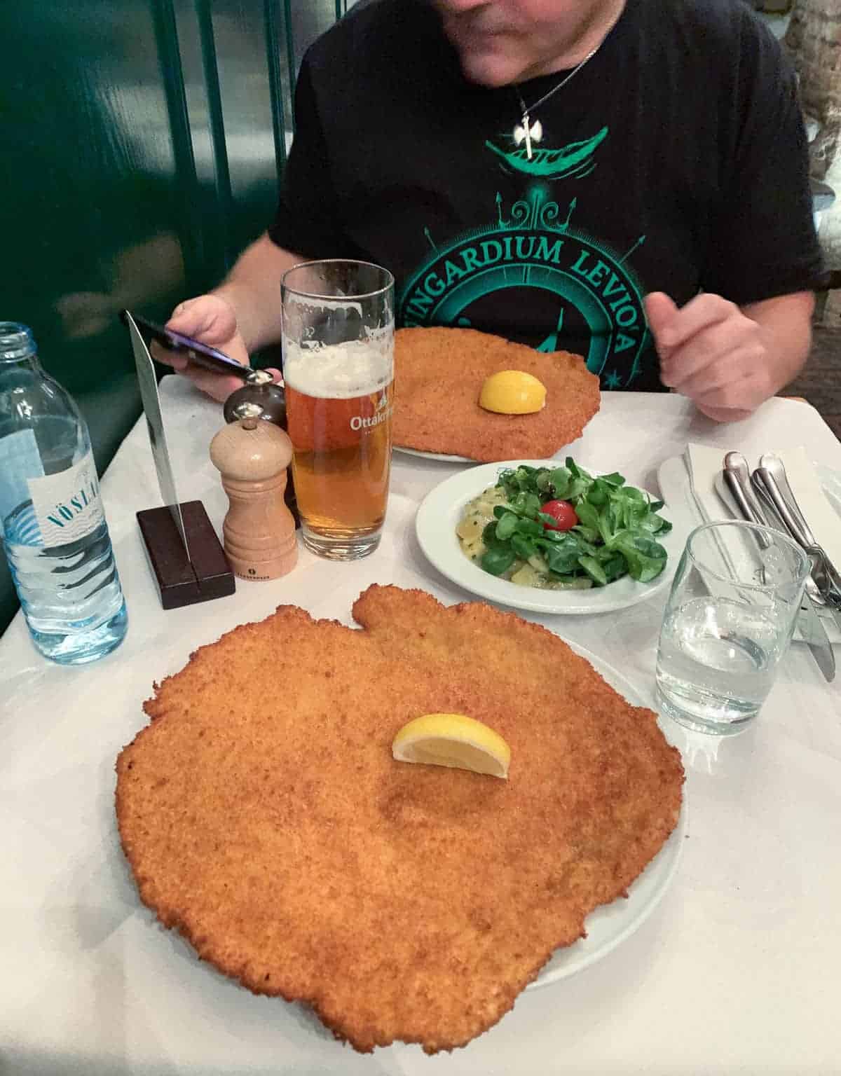 De grootste schnitzel in Wenen