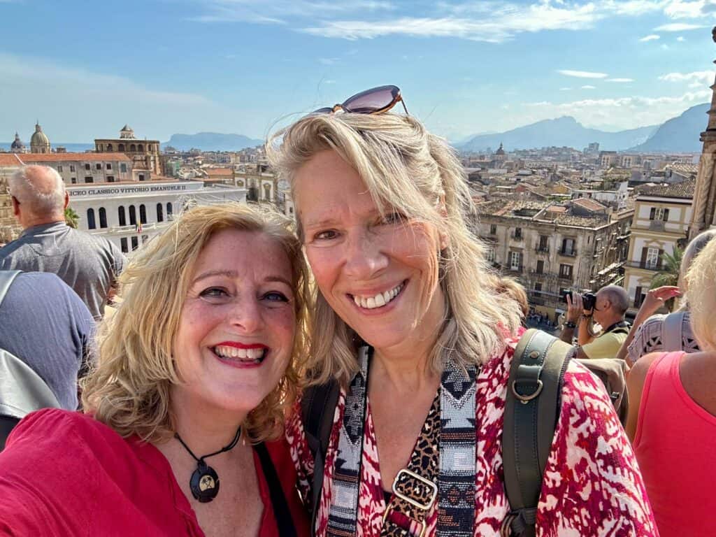 Op het dak van de kathedraal van palermo